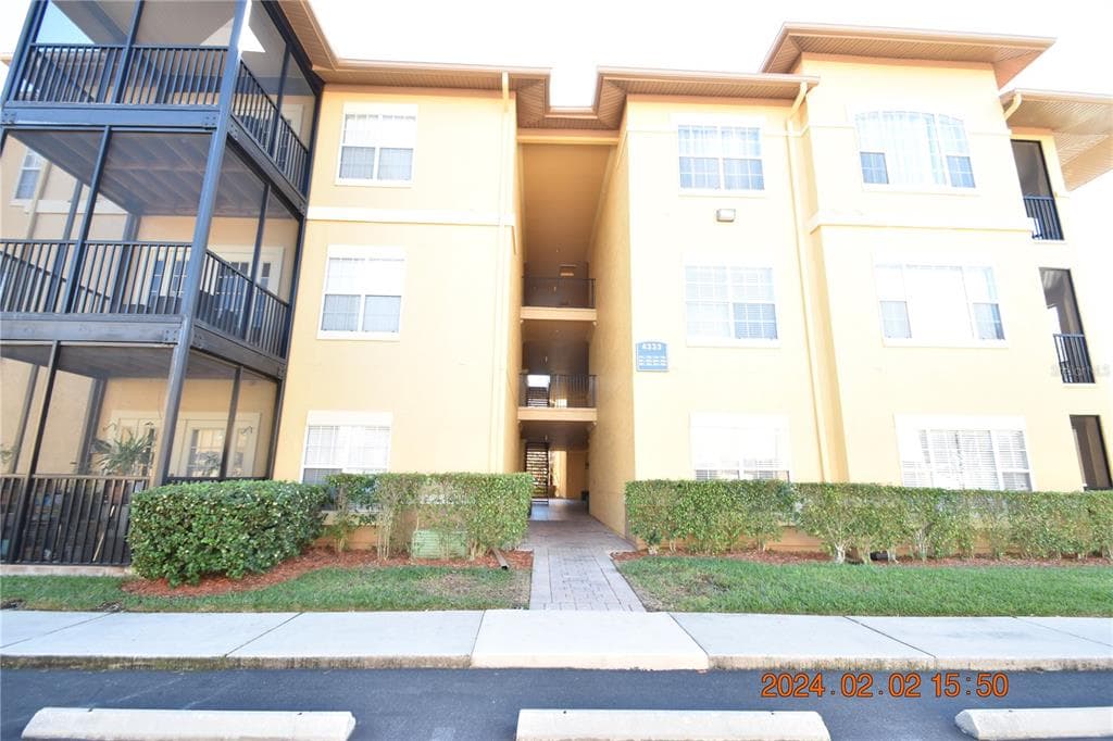 4333 BAYSIDE VILLAGE DRIVE UNIT 104 TAMPA, FL 33615