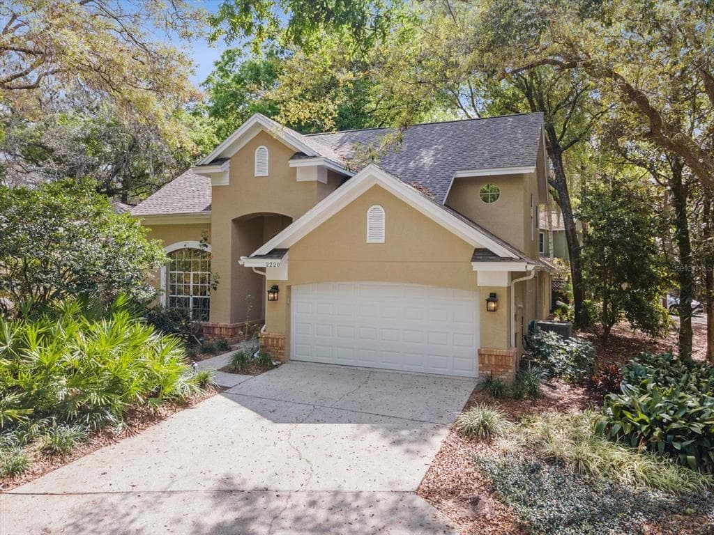 2220 GREEN OAKS LANE TAMPA, FL 33612