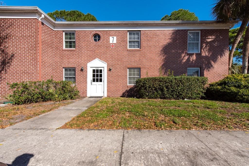 1123 85TH TERRACE N UNIT B ST PETERSBURG, FL 33702