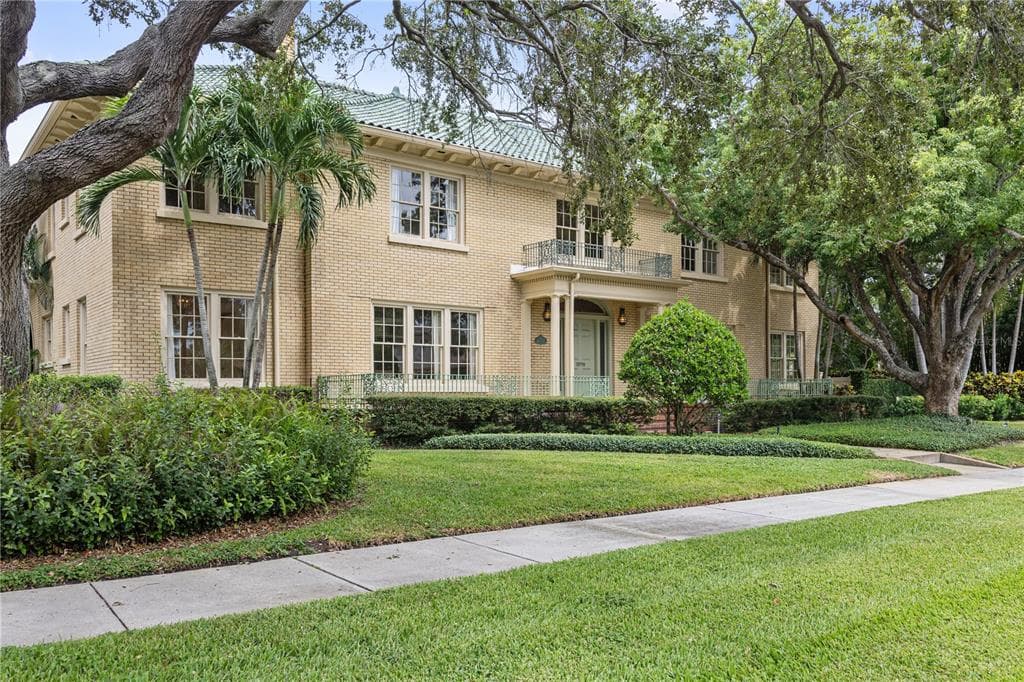 605 18TH AVENUE NE ST PETERSBURG, FL 33704