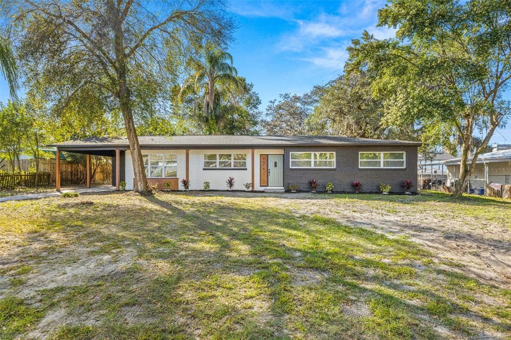8016 PINE HILL DRIVE TAMPA, FL 33617