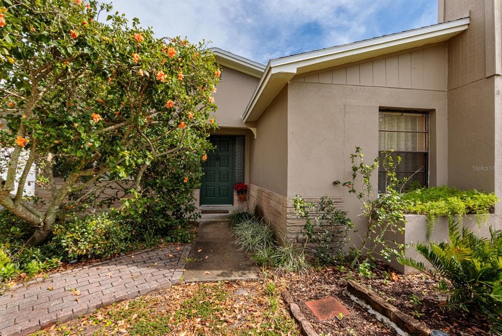 8743 ORIENT WAY NE ST PETERSBURG, FL 33702