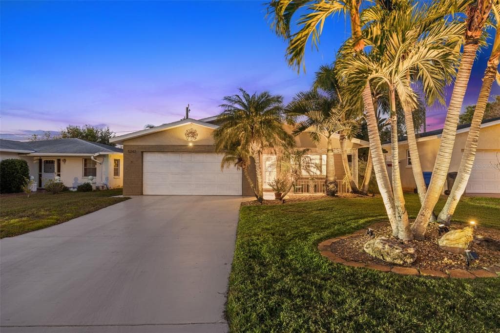 5243 21ST AVENUE N ST PETERSBURG, FL 33710