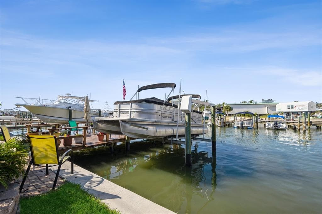8763 44TH AVENUE N UNIT 109 ST PETERSBURG, FL 33709