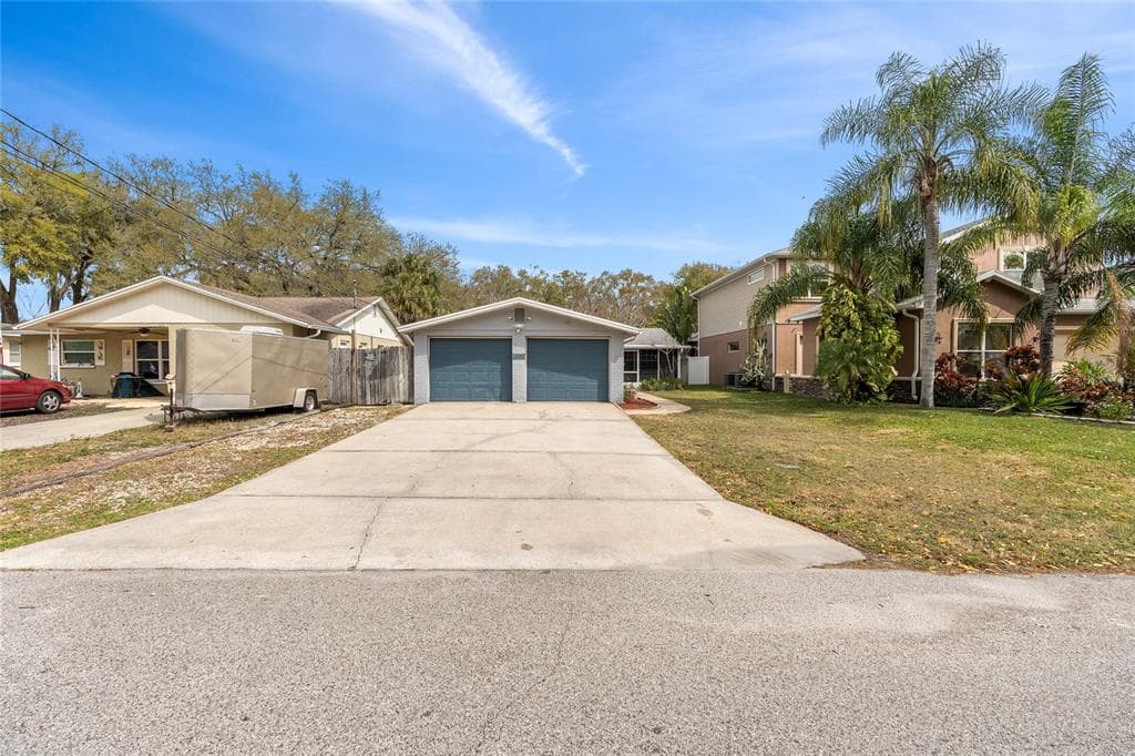 6117 OAK RIDGE AVENUE NEW PORT RICHEY, FL 34653