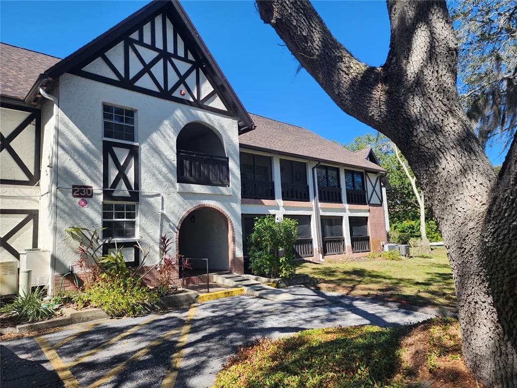 230 N BAYSHORE BOULEVARD UNIT 207 CLEARWATER, FL 33759