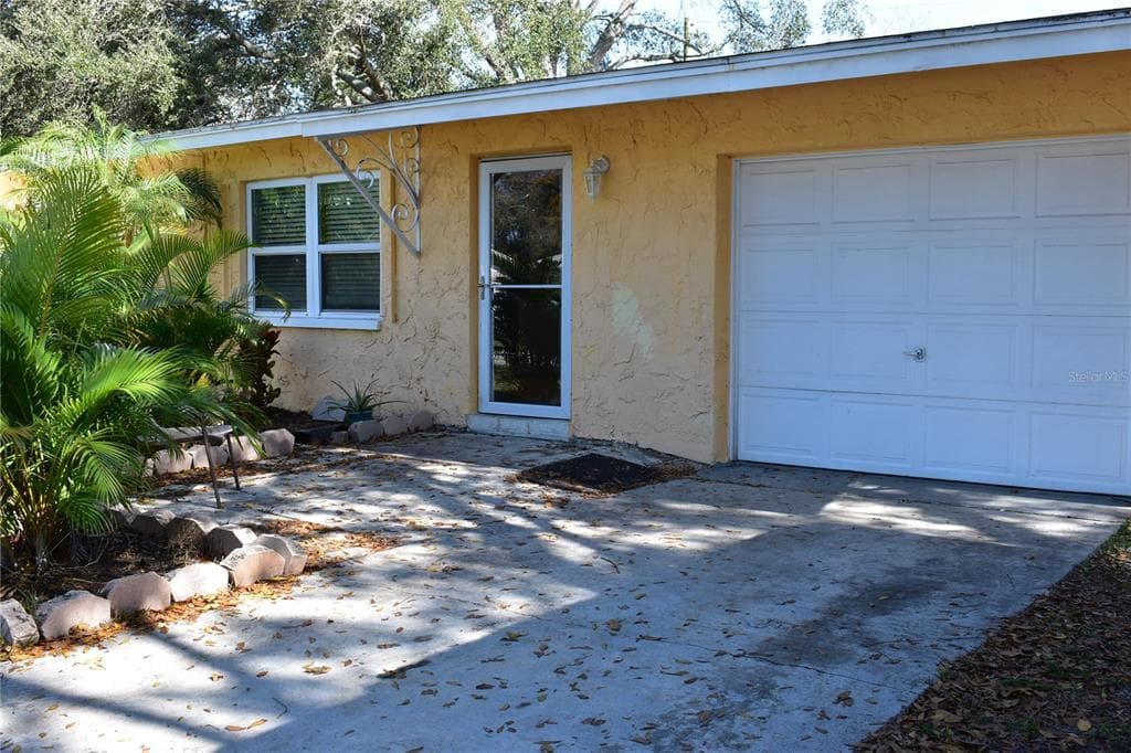 10911 109TH LANE SEMINOLE, FL 33778