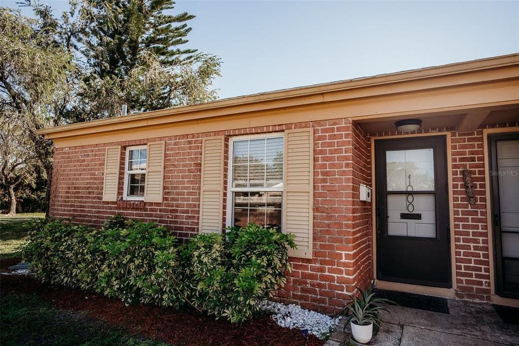 1000 83RD TERRACE N UNIT 1000 ST PETERSBURG, FL 33702