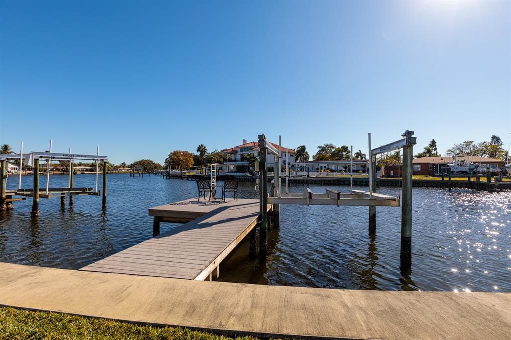 9498 SUN ISLE DRIVE NE ST PETERSBURG, FL 33702