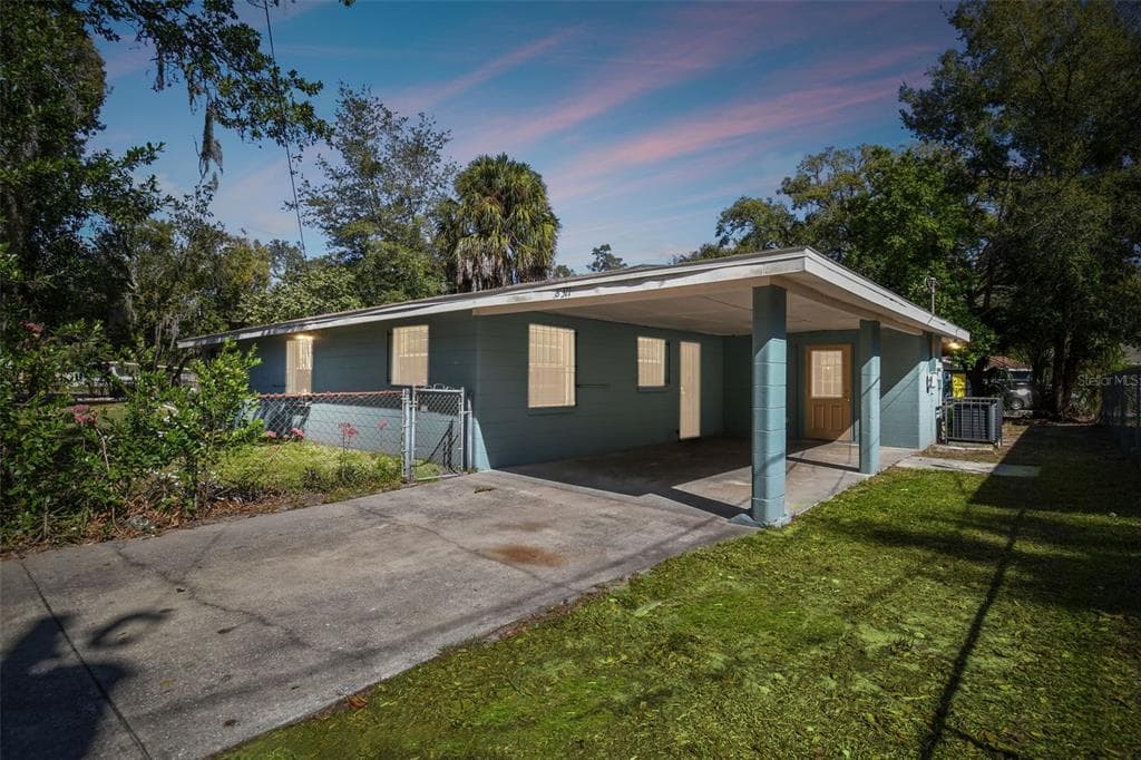 8311 N HILLSBOROUGH LANE TAMPA, FL 33604