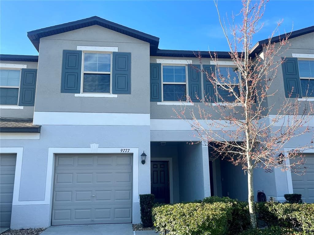9777 PEMBROOKE PINES DR SUN CITY CENTER, FL 33573