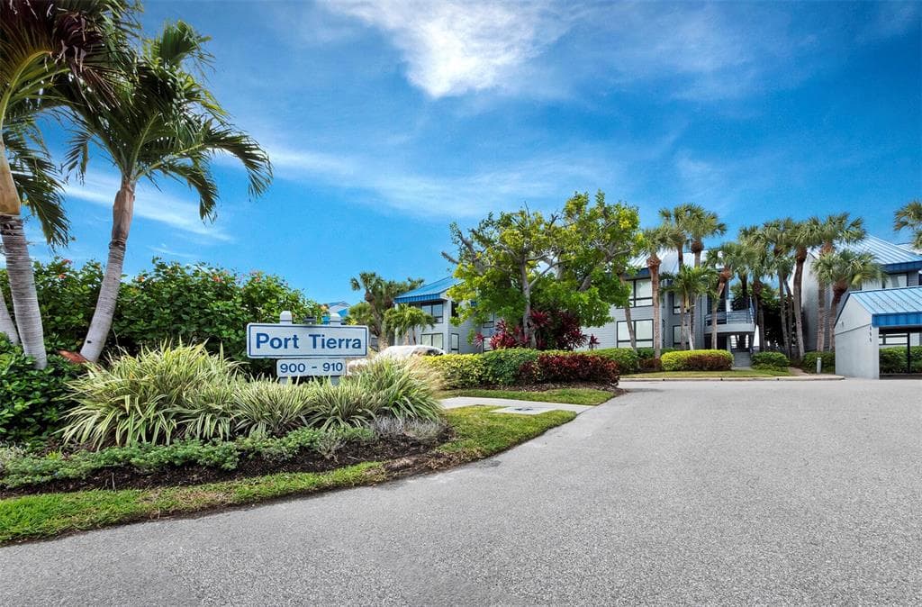 910 PINELLAS BAYWAY S UNIT 106 TIERRA VERDE, FL 33715