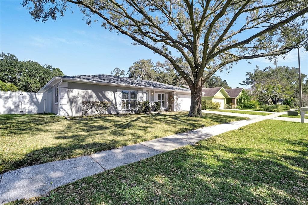1743 SHADY LEAF DRIVE VALRICO, FL 33596