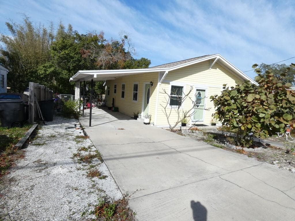 321 N DISSTON AVENUE TARPON SPRINGS, FL 34689
