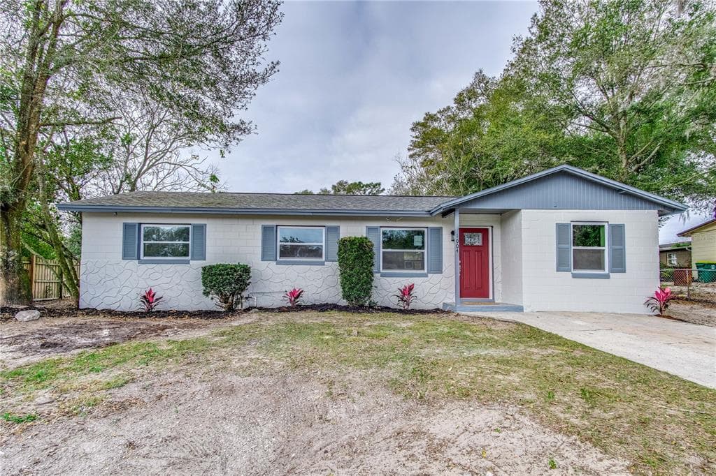 1004 OAKTREE LANE DELAND, FL 32720