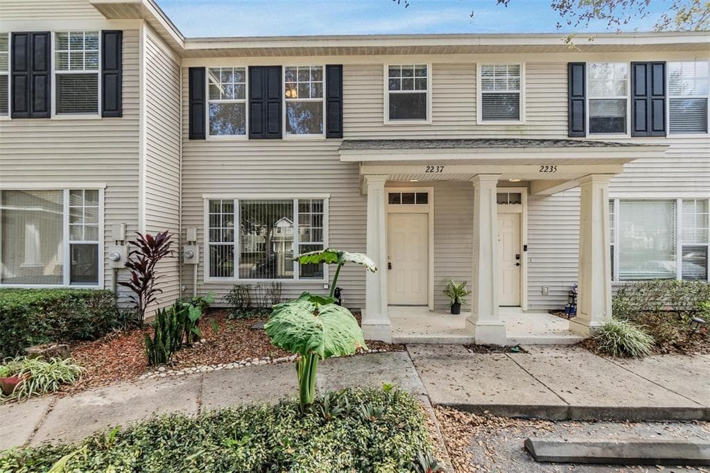 2237 GOLDEN OAK LANE VALRICO, FL 33594