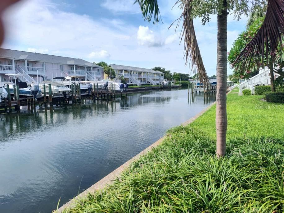 4875 COQUINA KEY DRIVE SE UNIT B ST PETERSBURG, FL 33705