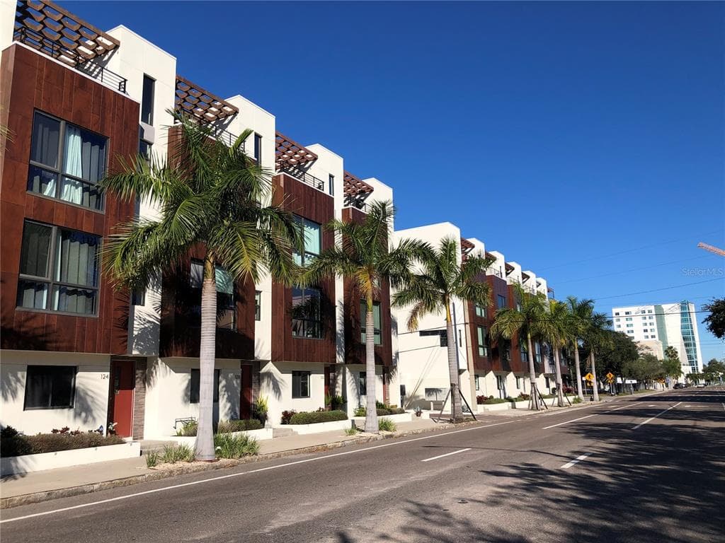 124 8TH STREET N ST PETERSBURG, FL 33701