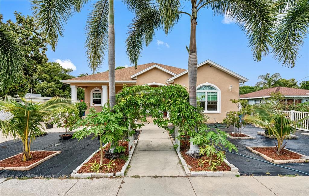 2925 W BURKE STREET TAMPA, FL 33614