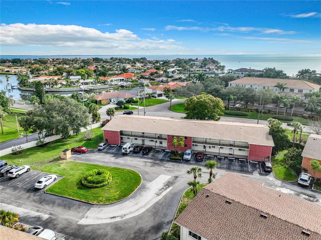 4570 OVERLOOK DRIVE NE UNIT 282 ST PETERSBURG, FL 33703