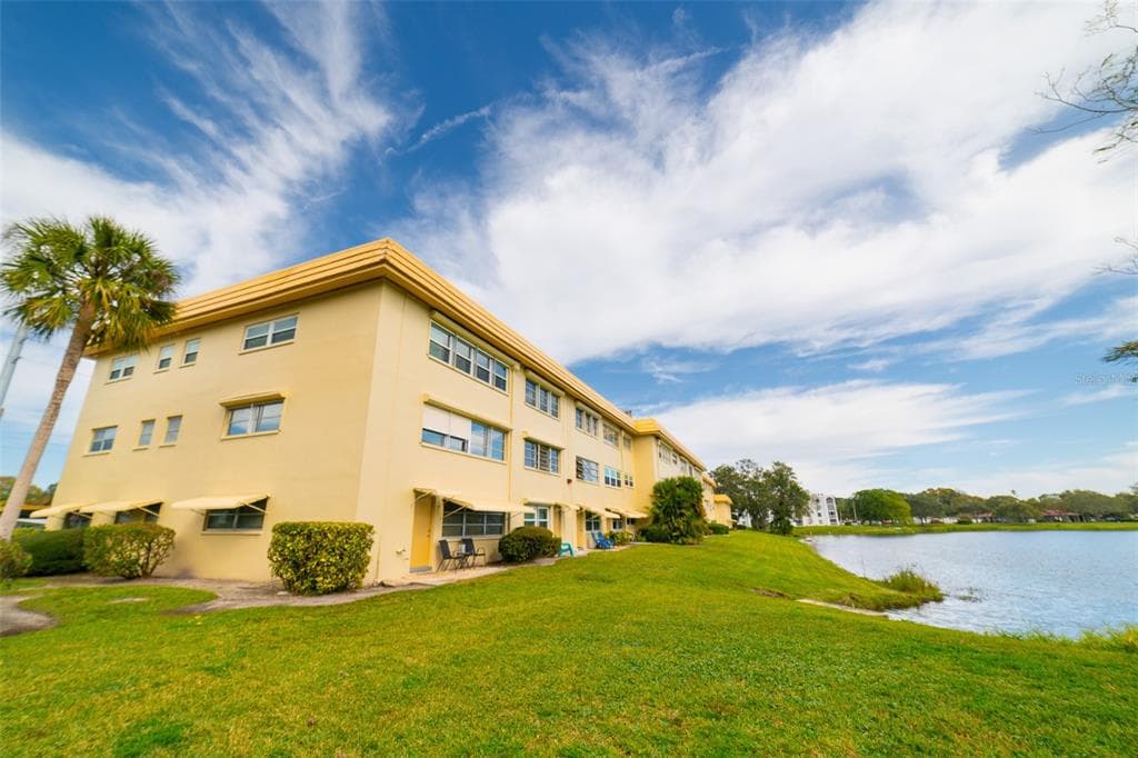 3850 13TH AVENUE N UNIT 313 ST PETERSBURG, FL 33713