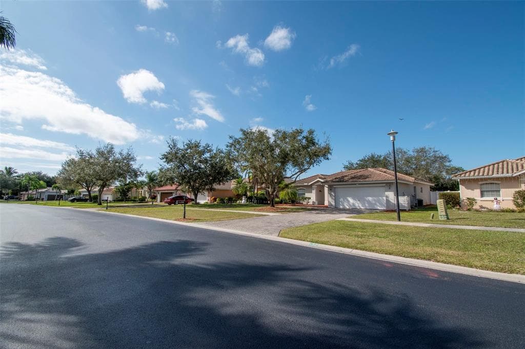2935 ORANGE GROVE TRAIL NAPLES, FL 34120