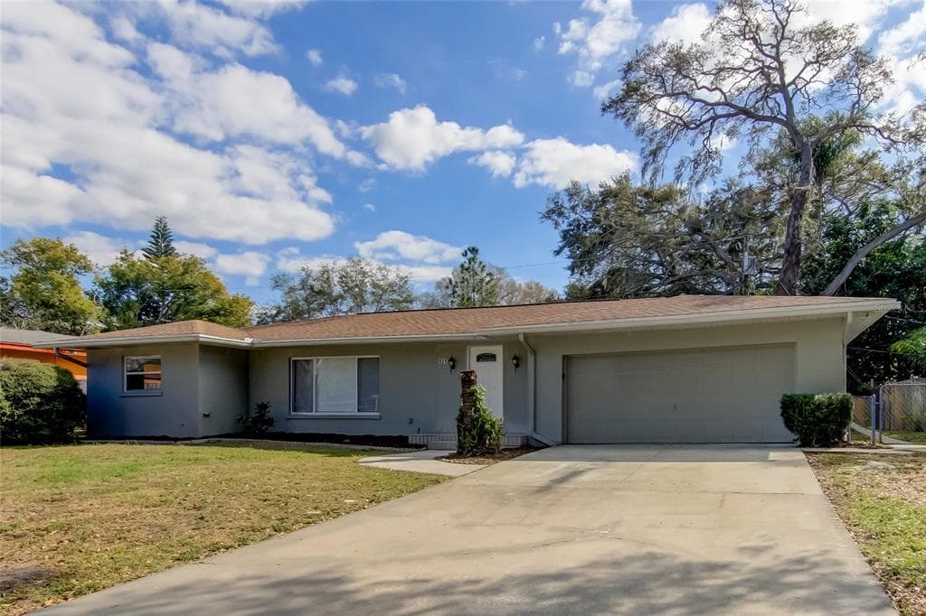 921 PARKWOOD DRIVE DUNEDIN, FL 34698