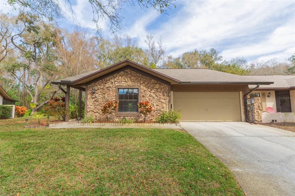 3945 SHORESIDE CIRCLE TAMPA, FL 33624
