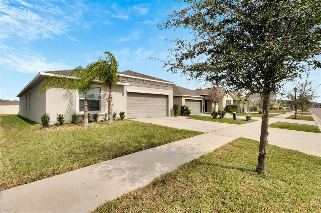 6806 TRENT CREEK DRIVE RUSKIN, FL 33573