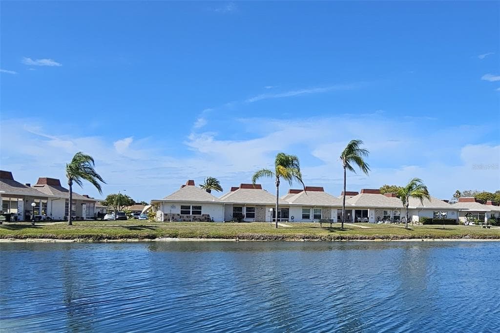 4344 TAHITIAN GARDENS CIRCLE UNIT G HOLIDAY, FL 34691