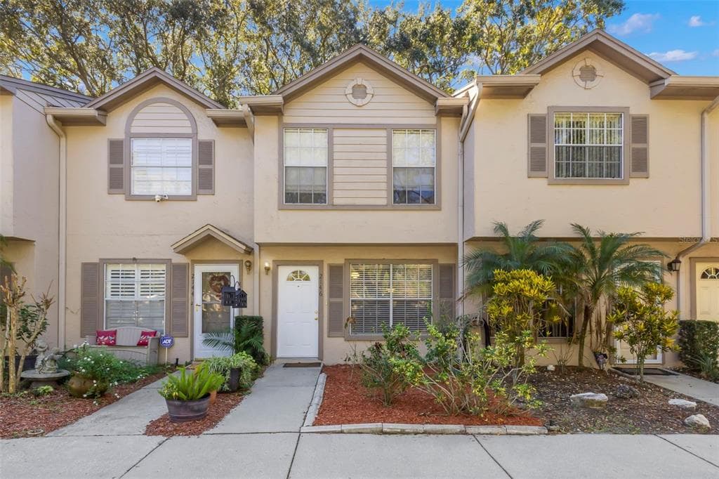 2146 FLETCHERS POINT CIRCLE TAMPA, FL 33613