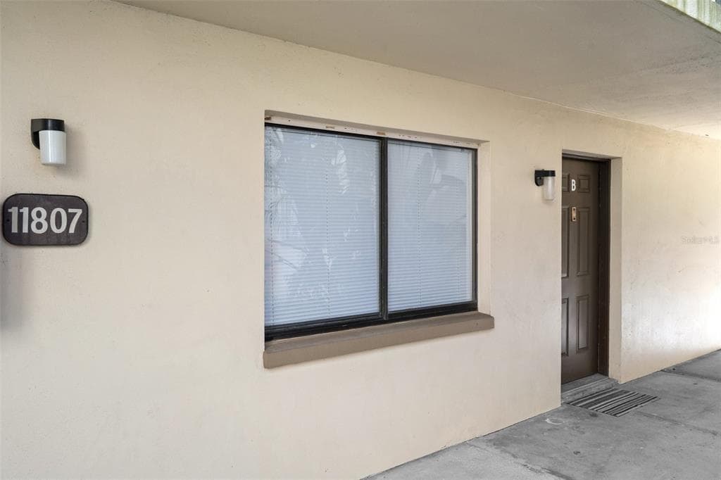 11807 RAINTREE LAKE LANE UNIT B TEMPLE TERRACE, FL 33617