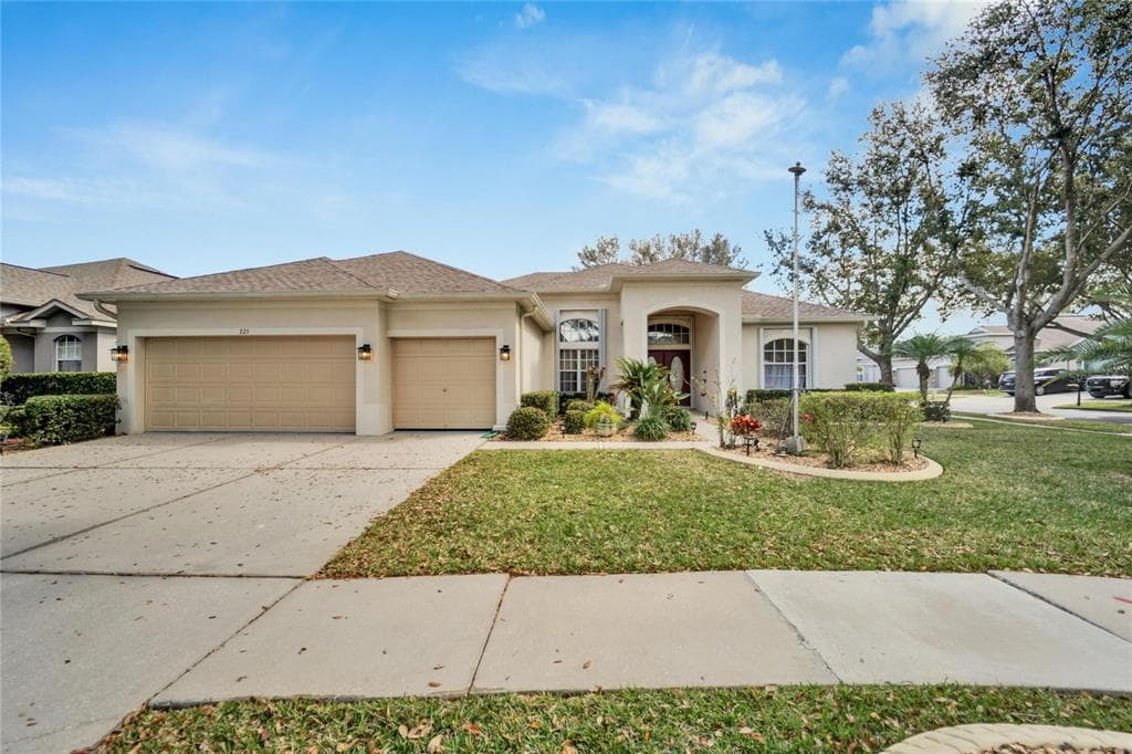 223 BON VIE PLACE VALRICO, FL 33594