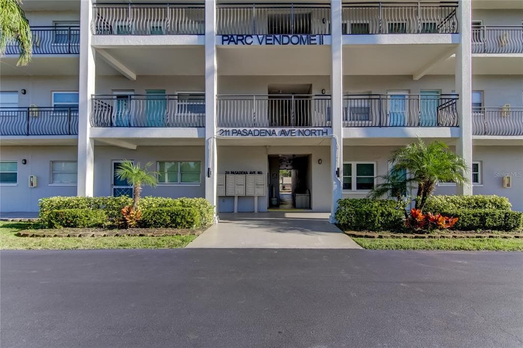 211 PASADENA AVENUE N UNIT 107 ST PETERSBURG, FL 33710