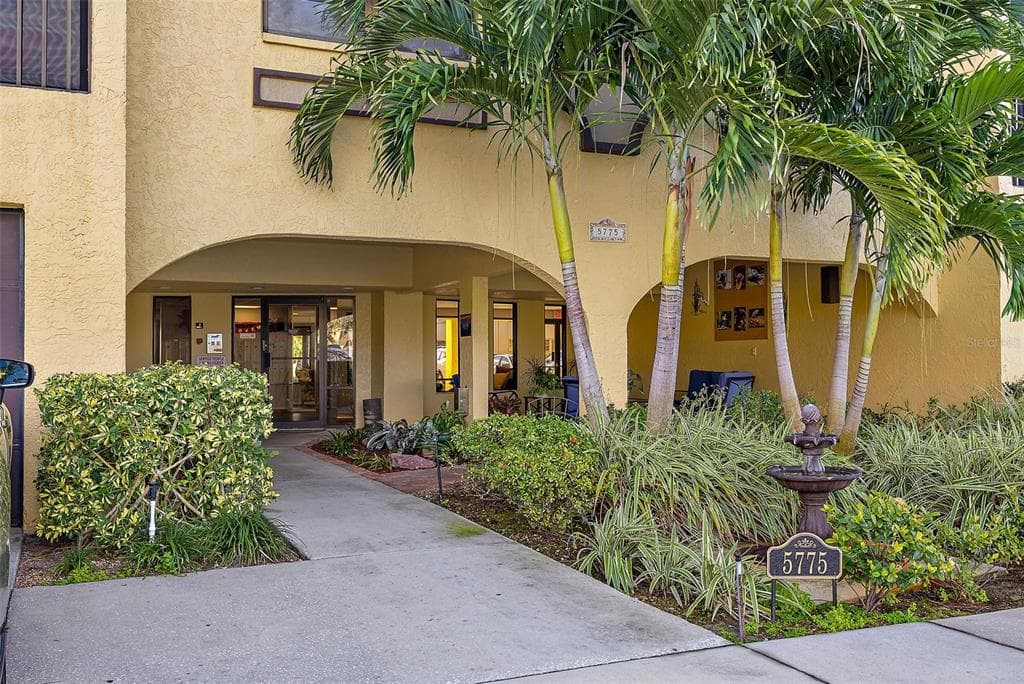 5775 PARK STREET N UNIT 408 ST PETERSBURG, FL 33709
