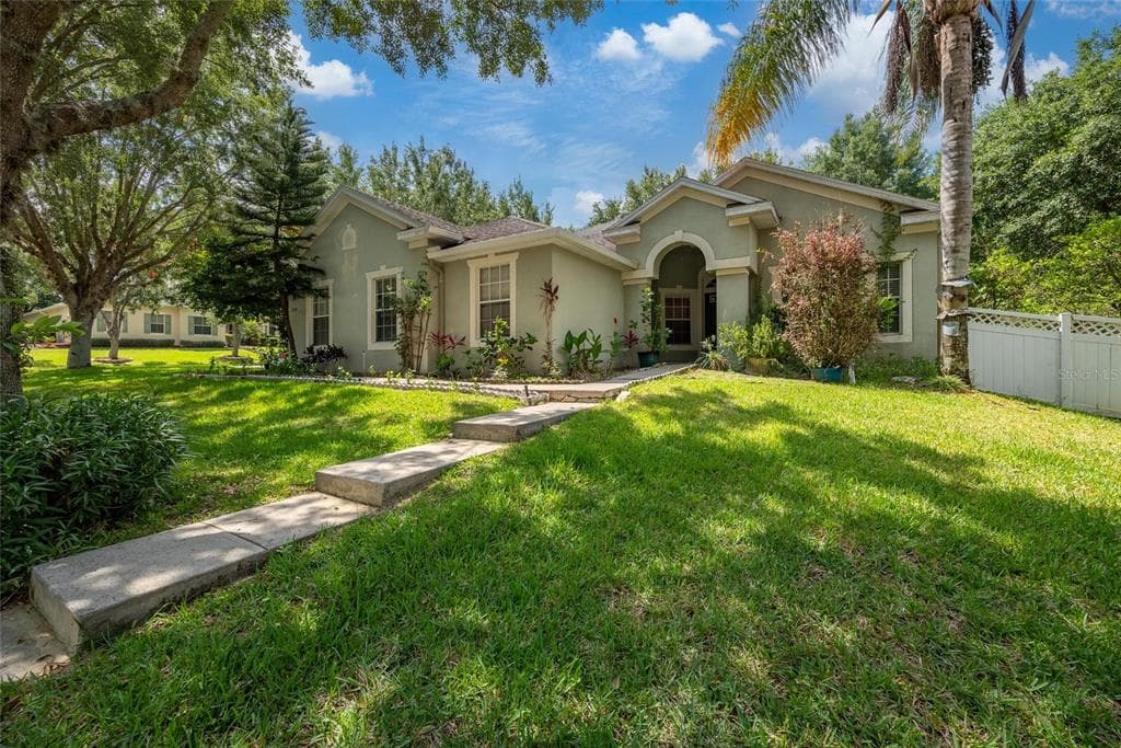 1014 VALLEYWAY DRIVE APOPKA, FL 32712
