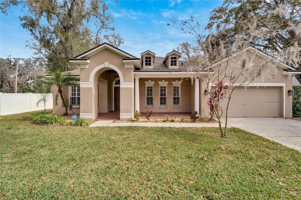1605 HIDDEN MEADOW COURT VALRICO, FL 33594