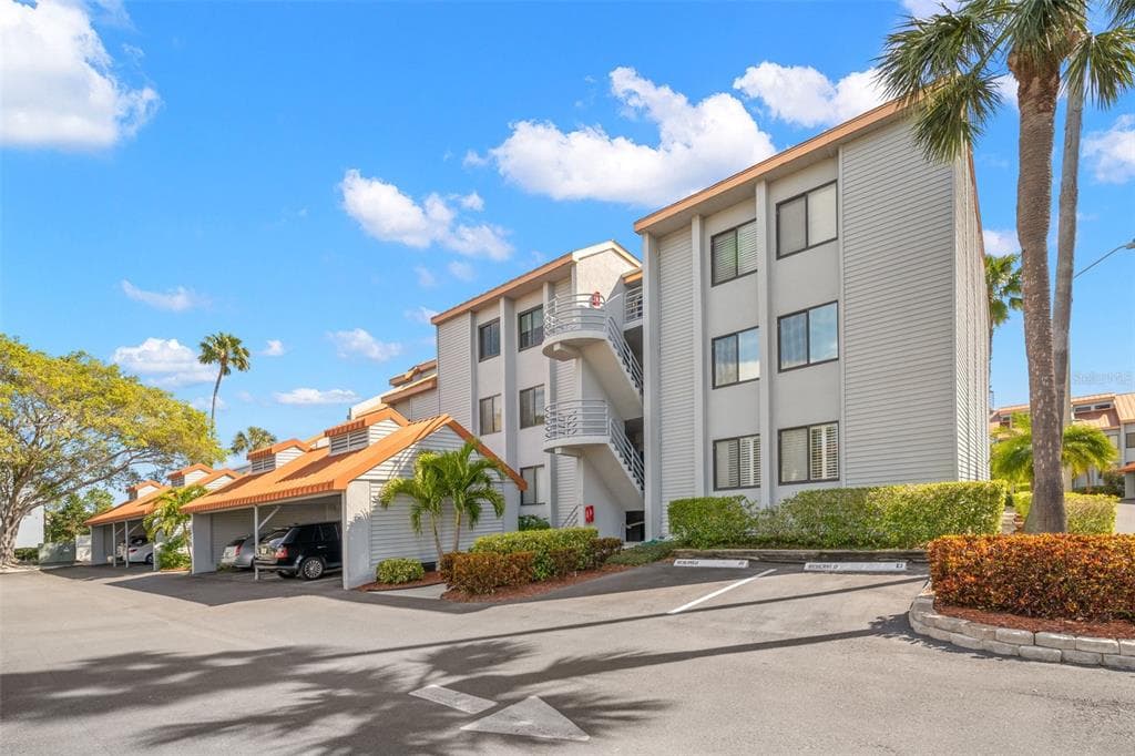 557 PINELLAS BAYWAY S UNIT 121 TIERRA VERDE, FL 33715