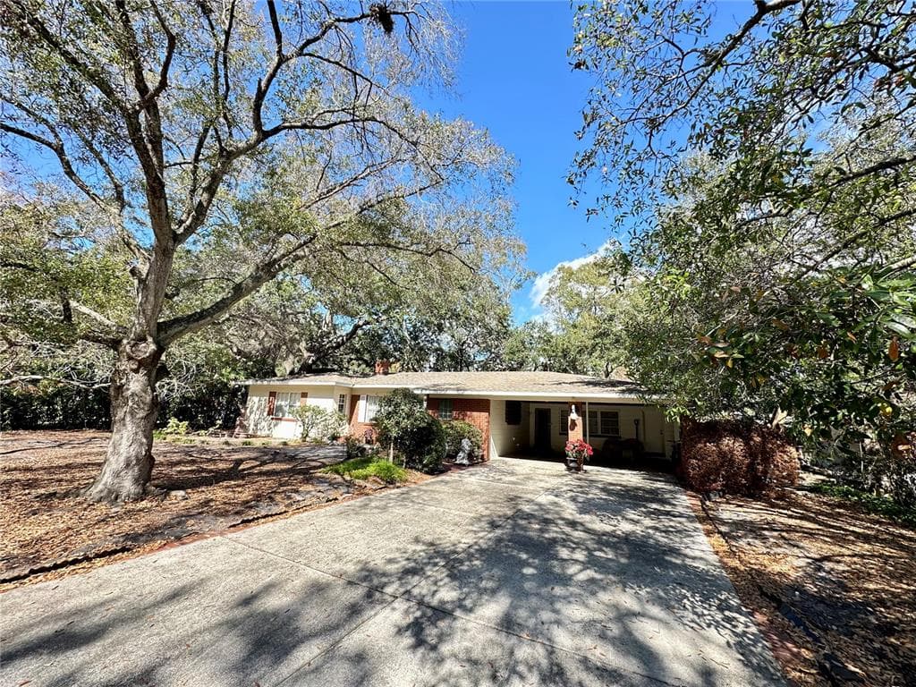 4629 W LONGFELLOW AVENUE TAMPA, FL 33629
