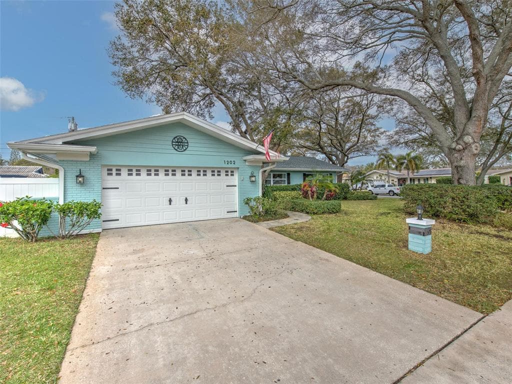 1202 MACRAE AVENUE CLEARWATER, FL 33755