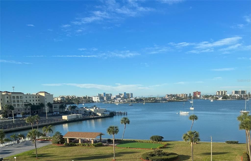 4550 COVE CIRCLE UNIT 606 ST PETERSBURG, FL 33708