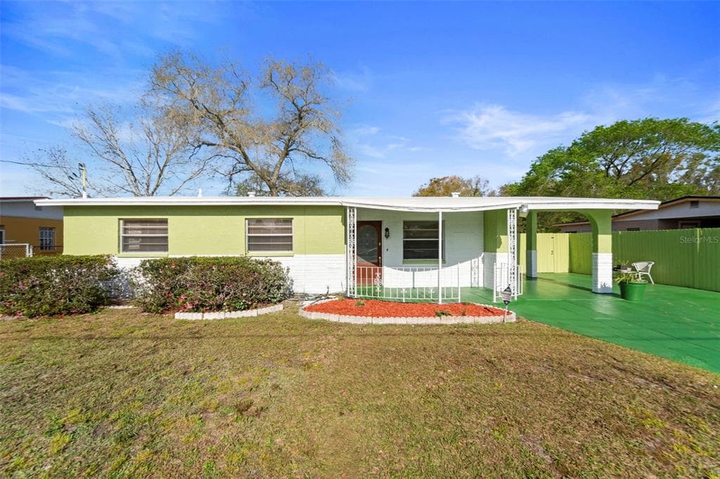 8106 FIR DR TAMPA, FL 33619