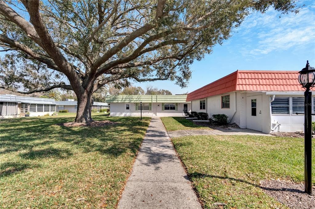 1802 BEDFORD LANE UNIT 2 SUN CITY CENTER, FL 33573