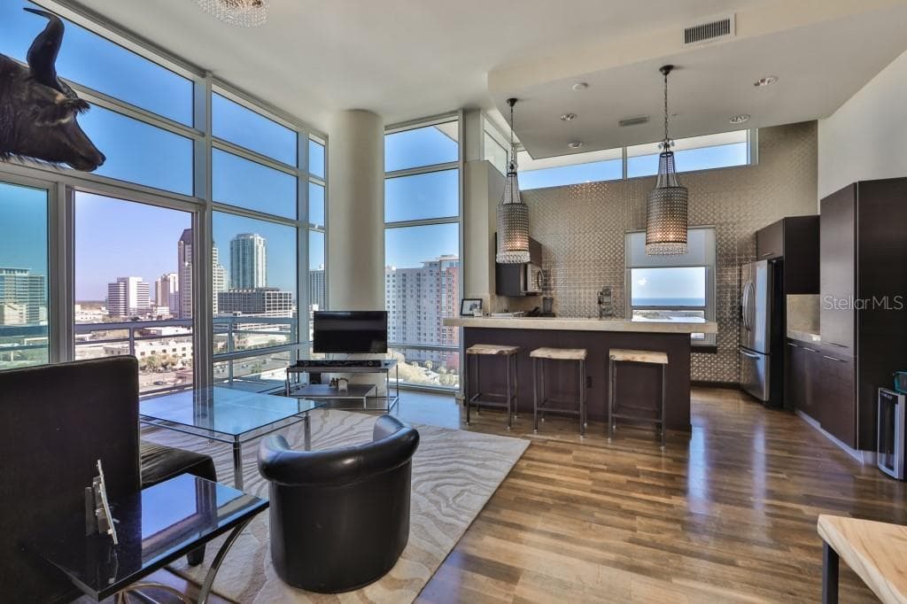 400 4TH AVENUE S UNIT 1209 ST PETERSBURG, FL 33701