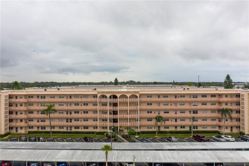 5623 80TH STREET N UNIT 410 ST PETERSBURG, FL 33709