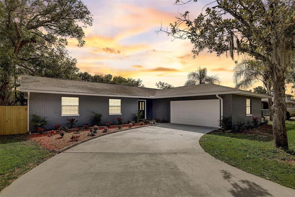 529 JULIE LANE BRANDON, FL 33511