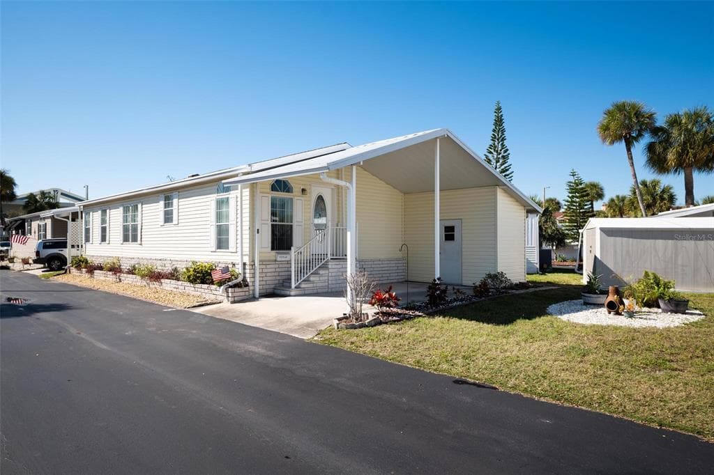 4851 W GANDY BOULEVARD UNIT B4L8 TAMPA, FL 33611