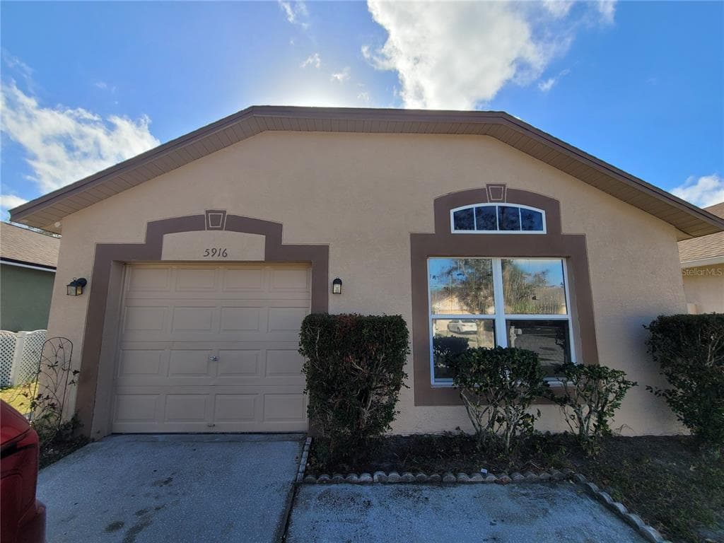 5916 LAKE FRONT DRIVE WESLEY CHAPEL, FL 33544