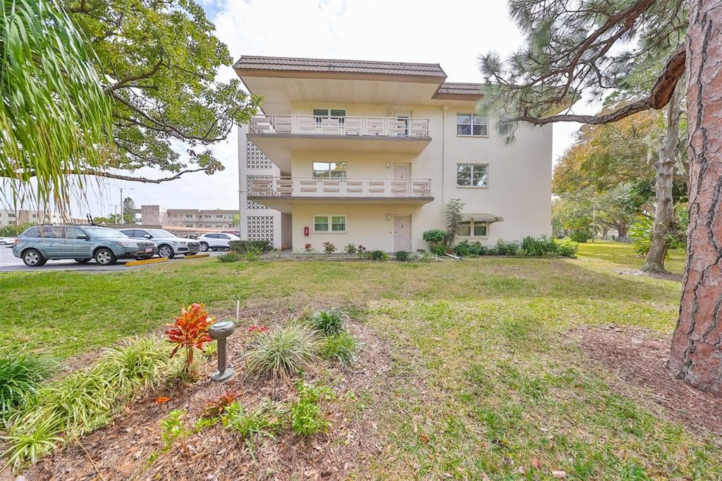 5750 80TH STREET N UNIT C208 ST PETERSBURG, FL 33709