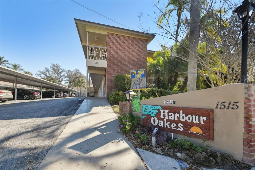 1515 BAYSHORE BOULEVARD UNIT 11 DUNEDIN, FL 34698